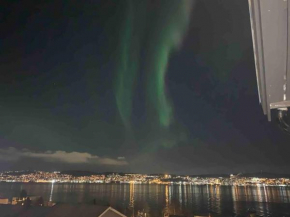 Cozy home. Fantastic view and parking